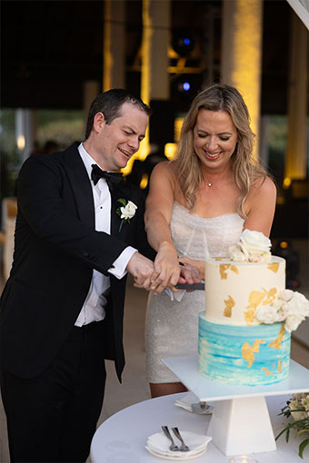 newlyweds cut cake at Kimpton seafire