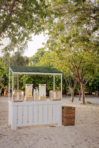 lemonade stand reception set-up at Kimpton seafire