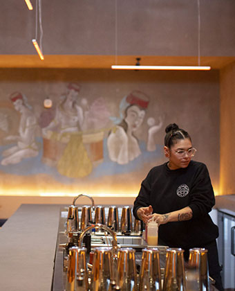 Audrey Hands Headshot